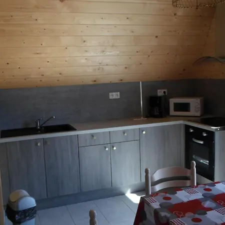 Pour 6 Avec Terrasse - La Chapelle-devant-bruyeres - Api-1-52-972 Campingplatz