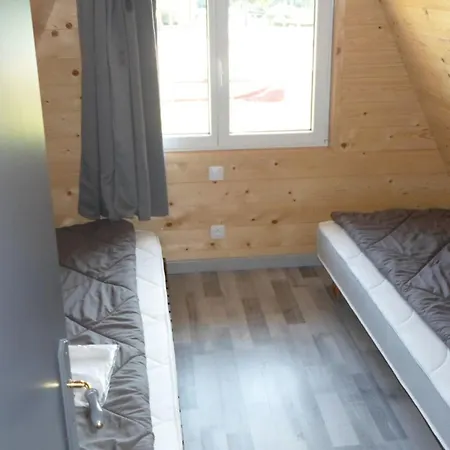 Kemp Pour 6 Avec Terrasse - La Chapelle-devant-bruyeres - Api-1-52-972 Bruyeres