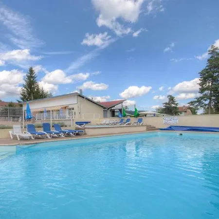 Pour 6 Avec Terrasse - La Chapelle-devant-bruyeres - Api-1-52-972 Campsite *