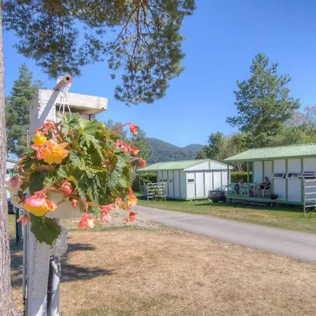 Pour 6 Avec Terrasse - La Chapelle-devant-bruyeres - Api-1-52-972 Campsite *