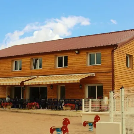 Pour 6 Avec Terrasse - La Chapelle-devant-bruyeres - Api-1-52-972 Campsite *
