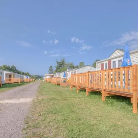 Campsite Pour 6 Avec Terrasse - La Chapelle-devant-bruyeres - Api-1-52-972